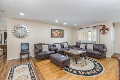 4) LIVING ROOM