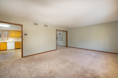 309 Viking Dr, Mankato, MN 56001 - photo 2