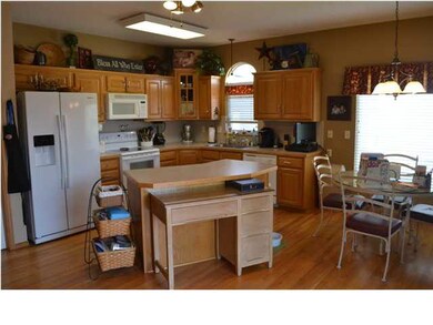 Kitchen with island/eating bar.