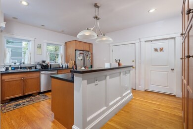 28 Willow St, Cambridge, MA 02141 - photo 4