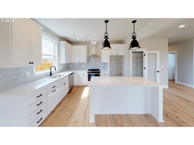 3575 Nestucca Loop, Eugene, OR 97408 - photo 4