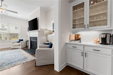 Built-in dry bar perfect for coffee or drinks!