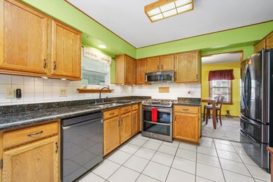 815 Red Coach Ln, Algonquin, IL 60102 - photo 2