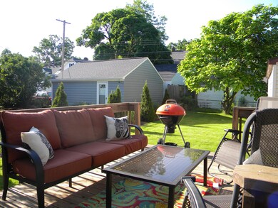 916 Sparrow Ave, Lansing, MI 48910 - photo 3