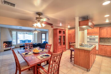 Dine in Kitchen