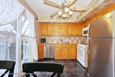 81 Moffett Street#17