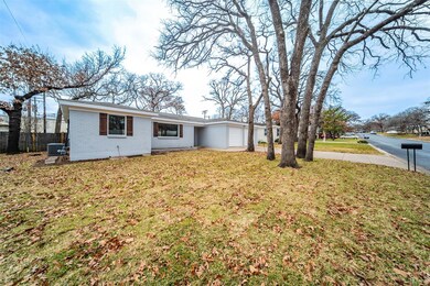 605 Woodcrest Dr, Hurst, TX 76053 - photo 3