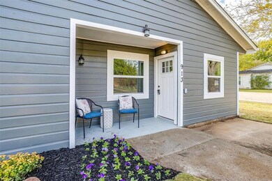 913 Turner St, Cleburne, TX 76033 - photo 2