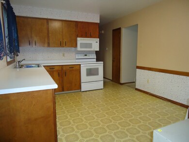 1306 S 18th St, Grand Forks, ND 58201 - photo 3