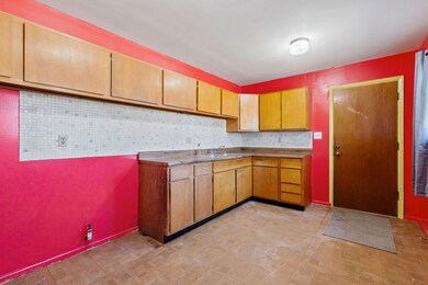 Eat-In Kitchen