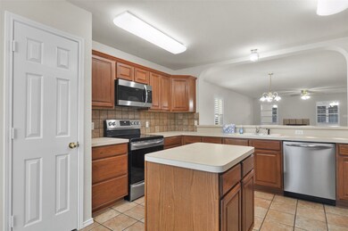 301 Mary Kay Ct, Burleson, TX 76028 - photo 4