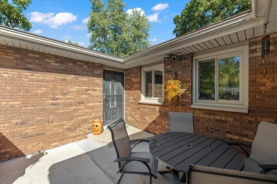 408 Weathering Dr, Mahomet, IL 61853 - photo 3