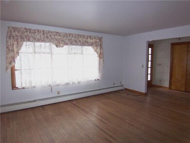 Living Room SPACIOUS LIVING ROOM