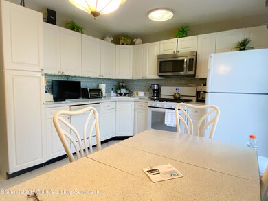 171 Lorraine Loop, Staten Island, NY 10309 - photo 6