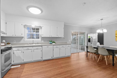 816 Sutton Dr 16