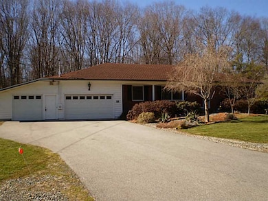 352 Varnum Dr, East Greenwich, RI 02818 - photo 2