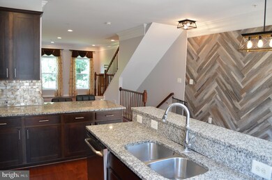 11922 Weybridge Ln, Germantown, MD 20876 - photo 3