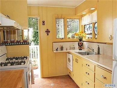 Bright kitchen