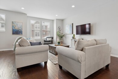 904 Coletta Cir, Naperville, IL 60563 - photo 4