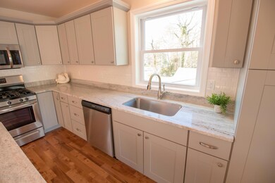Eat-In Kitchen