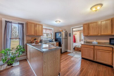 115 Hart St, Marshall, MI 49068 - photo 3