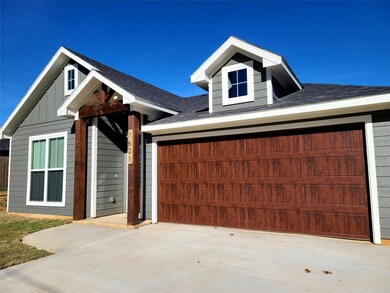 1631 W Elm St, Denison, TX 75020 - photo 2