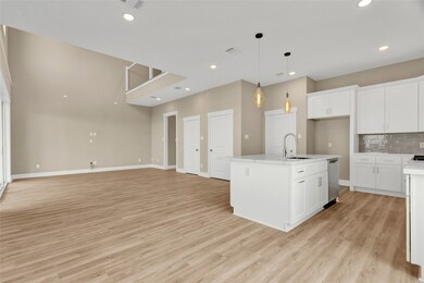 28 Cmdr Runco Ln, Taylor Lake Village, TX 77586 - photo 7