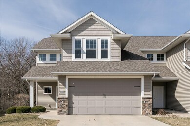 409 Cimarron Dr, Hiawatha, IA 52233 - photo 2