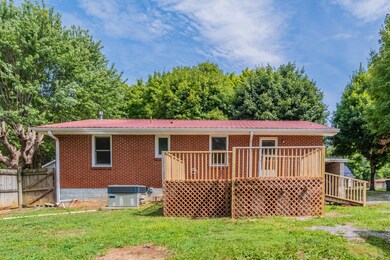 303 S Russell St, Portland, TN 37148 - photo 5