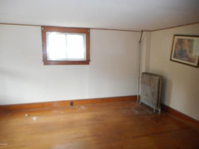 215 Cromwell St, Hawley, PA 18428 - photo 5