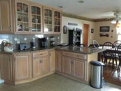 2 Pleasant View Cir, Greenville, RI 02828 - photo 4