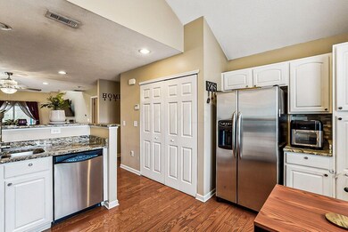 10-web-or-mls-8426-diversey-loop