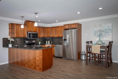 1301 Dolphin Ln unit 1301, Holbrook, NY 11741 - photo 3