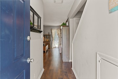 Welcome to 150 S. Island Square