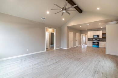 824 Arkansas River Dr, Granbury, TX 76048 - photo 4