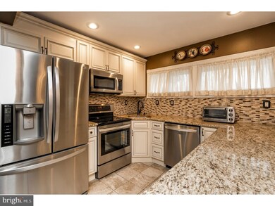 50 Grapevine Rd, Levittown, PA 19057 - photo 4