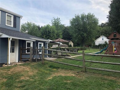 320 Franklin St, Alburtis, PA 18011 - photo 6