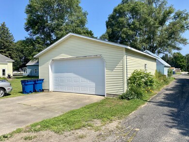 Detached 2.5 Car Garage