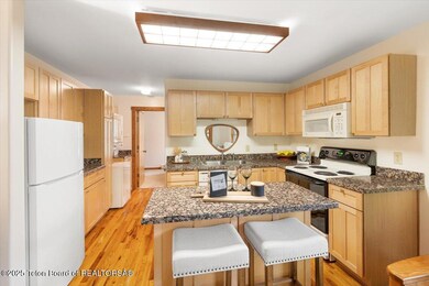 5- Dining into Kitchen