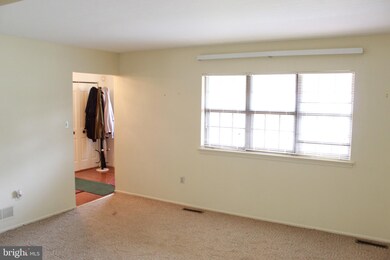 54 Broadleaf Dr, Newark, DE 19702 - photo 4