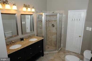 10460 Breckinridge Ln, Fairfax, VA 22030 - photo 6