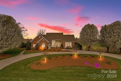 157 Twin Lakes Dr, Statesville, NC 28625 - photo 2