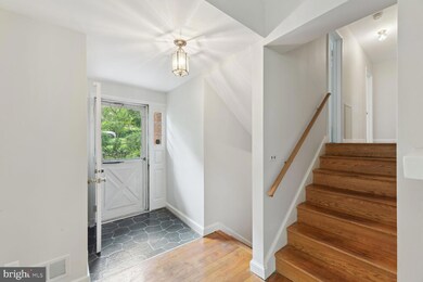 6347 Waterway Dr, Falls Church, VA 22044 - photo 5