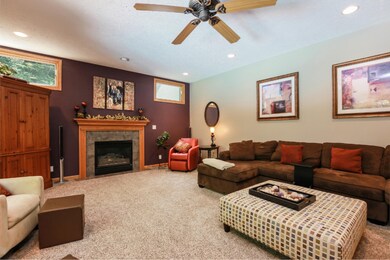 010-Living_Room-4761053-medium