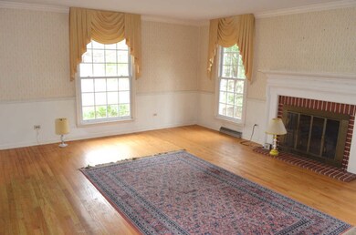 952 Anne Rd, Naperville, IL 60540 - photo 4