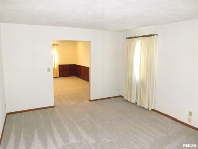 2119 W 29th St, Davenport, IA 52804 - photo 5