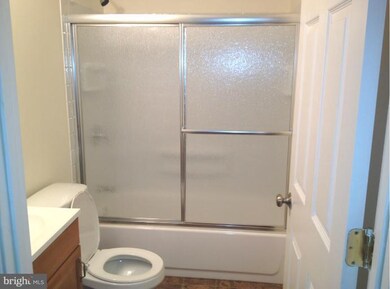 920 Niagara Ct, Halethorpe, MD 21227 - photo 2