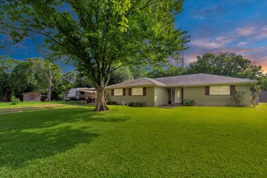 20083 Britt Oaks Dr, Alvin, TX 77511 - photo 2