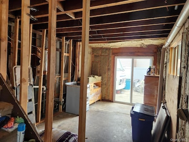 20 Wood Ln, Levittown, NY 11756 - photo 5