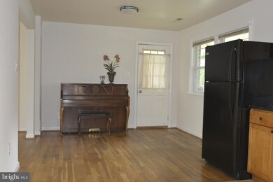 3202 Castleleigh Rd, Beltsville, MD 20705 - photo 3